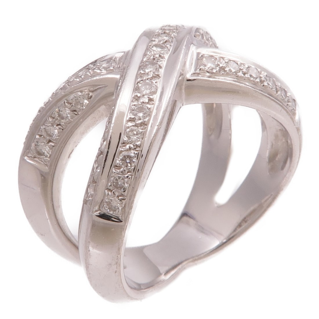 Diamond Ring in 18K White Gold Size 5.75: Diamond Ring in 18K White Gold Size 5.75 This elegant ring features a sparkling diamond set in 18K white gold. Designed in a regular size 5.75, it showcases a timeless style and clear gemstone color. 