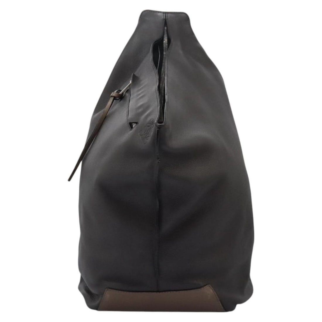 Gray Leather Anton Sling Crossbody Bag by Loewe Unisex 29cm x 49cm x 20cm: Gray Leather Anton Sling Crossbody Bag by Loewe Unisex 29cm x 49cm x 20cm The Loewe Anton Sling Bag is crafted from gray leather and designed for unisex use. This stylish bag features a spacious main 