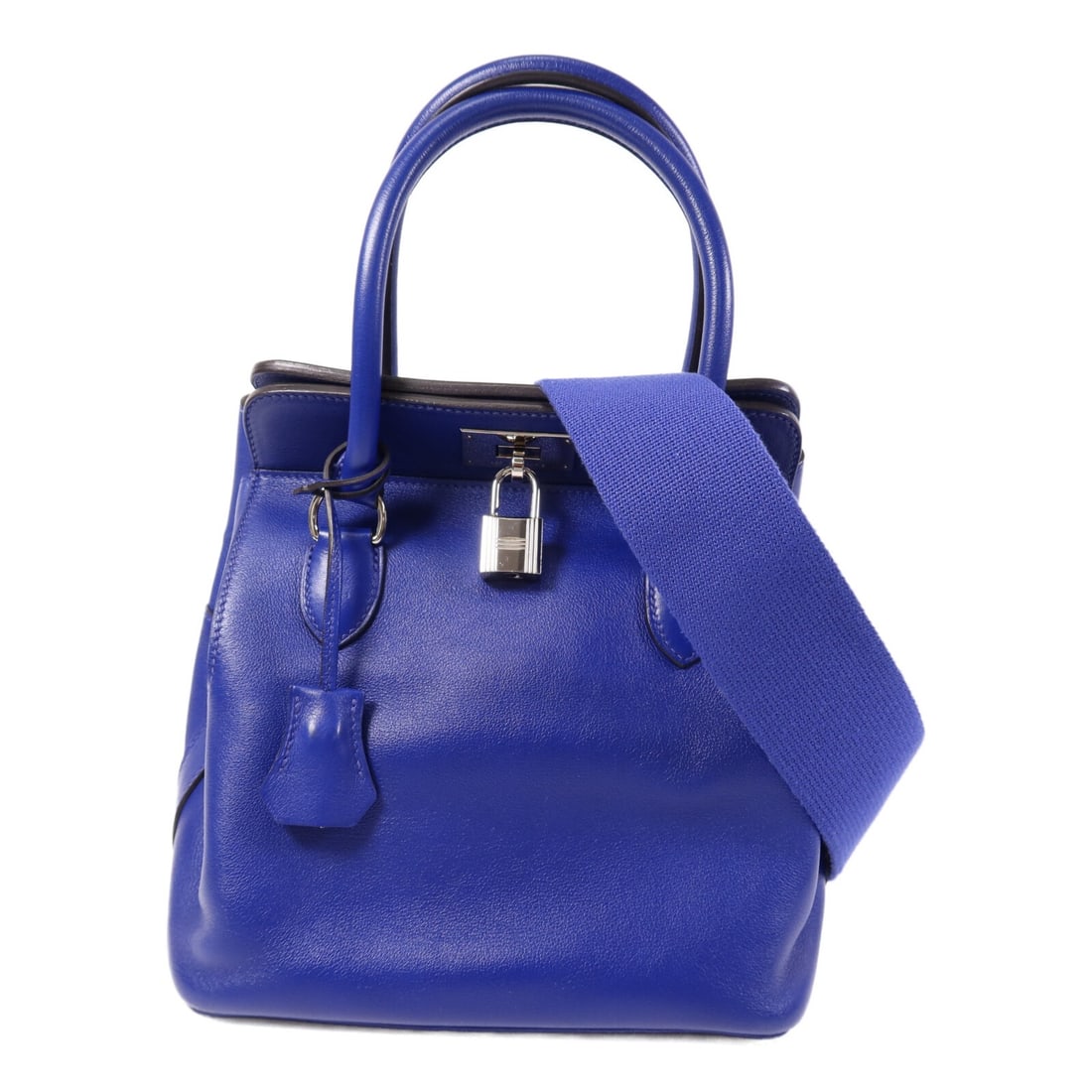 Hermes Toolbox 20 Blue Evercolor Calfskin Shoulder Bag with Palladium Hardware: Hermes Toolbox 20 Blue Evercolor Calfskin Shoulder Bag with Palladium Hardware This is an Hermes Tool Box 20 two-way shoulder bag crafted from Evercolor calfskin leather in blue electric. The bag feat