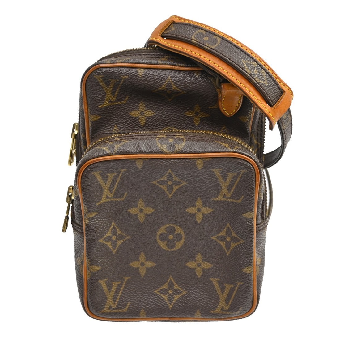 Louis Vuitton Amazone Monogram Canvas Crossbody Bag: Louis Vuitton Amazone Monogram Canvas Crossbody Bag This Louis Vuitton Amazone Bag is crafted from signature monogram canvas in brown and designed for unisex use. The bag features visible signs of wea