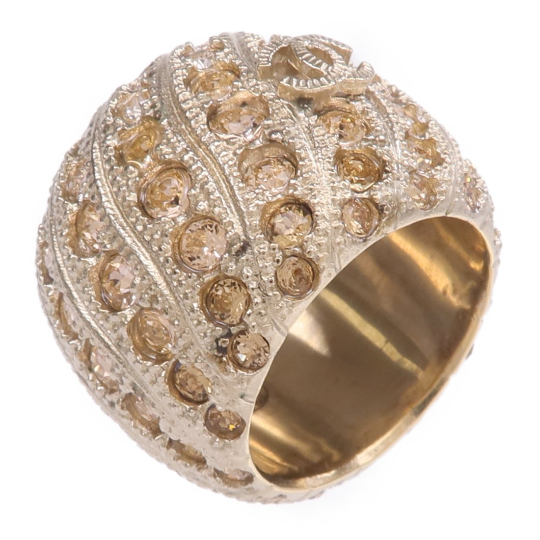 Chanel Gold Tone CC Logo Women's Ring Size 7: Chanel Gold Tone CC Logo Women's Ring Size 7 This CHANEL CC ring for women features a gold-tone metal finish and is designed in a US size 7. The ring does not contain any stones and showcases the sign