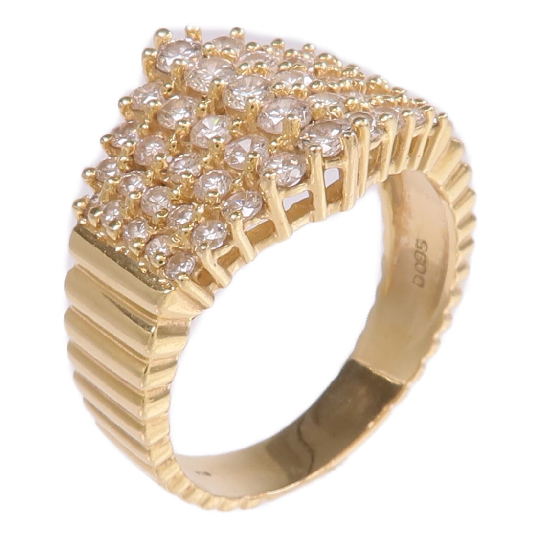 Diamond Ring in 18K Yellow Gold Size 6.25: Diamond Ring in 18K Yellow Gold Size 6.25 This women's ring features a diamond set in 18K yellow gold. It is designed in a classic style and is a US size 6.25. The item shows reasonable wear and tear 