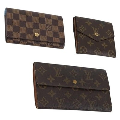 Louis Vuitton Monogram Canvas Wallet 3 Set Damier Ebene France: Louis Vuitton Monogram Canvas Wallet 3 Set Damier Ebene France This is a set of three Louis Vuitton wallets in the Monogram Damier Ebene style, crafted from monogram canvas. The set is made in France 