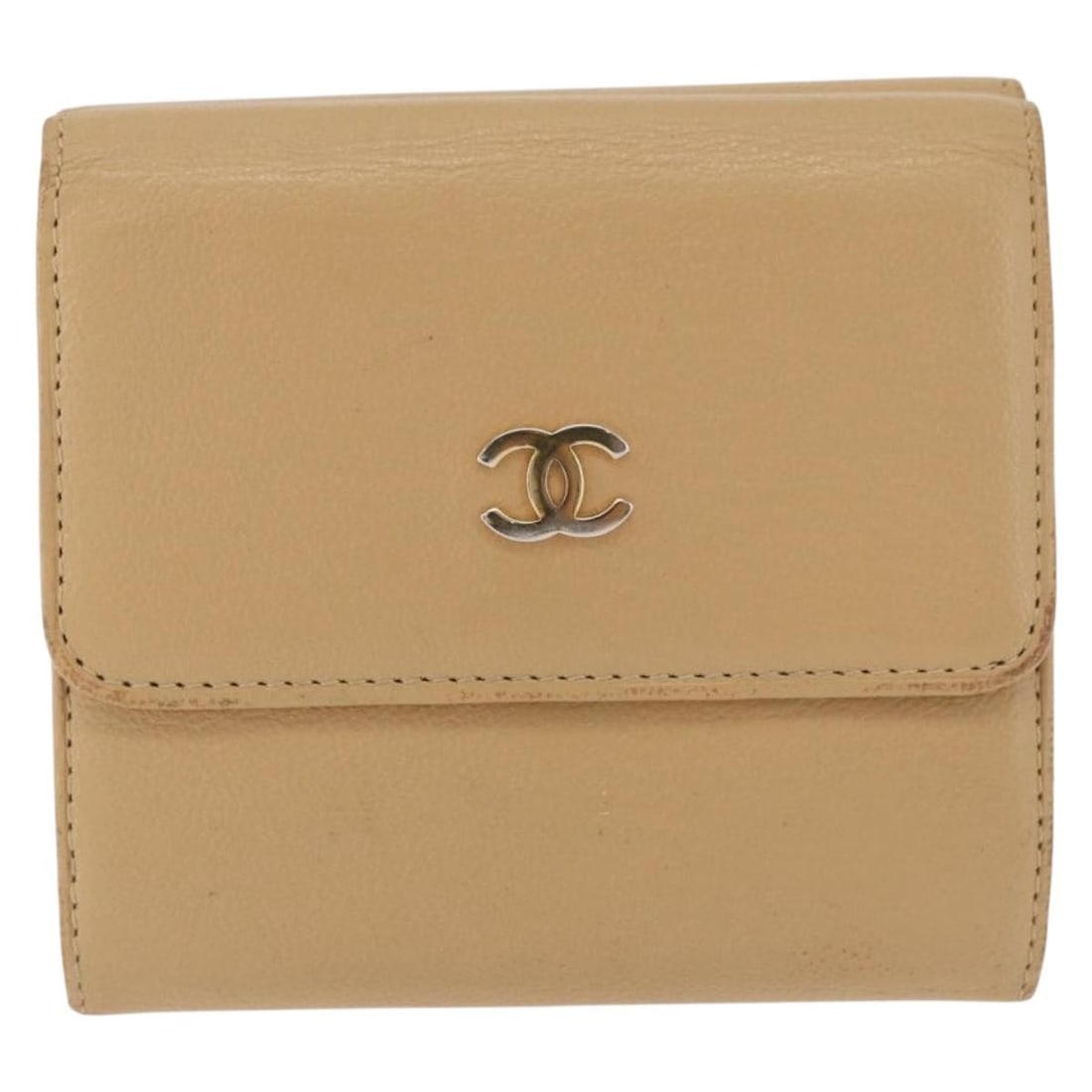 Chanel beige leather CC trifold wallet: Chanel beige leather CC trifold wallet This Chanel CC Trifold Wallet is crafted from beige leather and features a compact, elegant design. Made in France, it is designed for women and offers practical