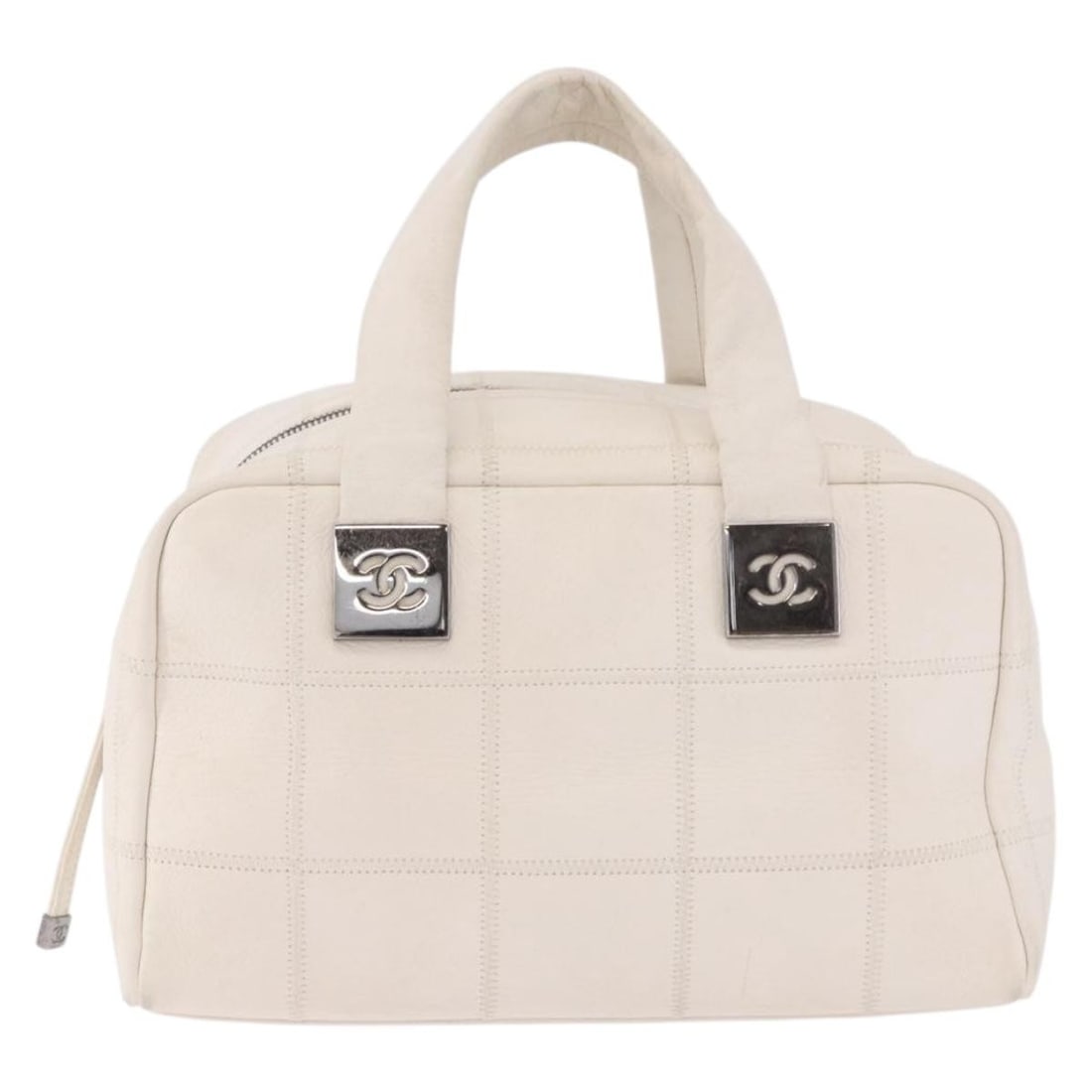 Chanel Square Stitch Leather Bowler Bag White: Chanel Square Stitch Leather Bowler Bag White This Chanel Square Stitch Bowler Bag features a distinctive quilted leather design in white. Crafted in Italy, it is designed for women and offers a spaci
