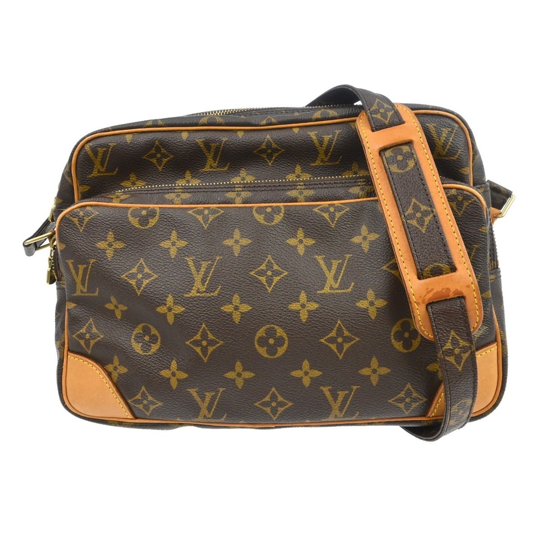 Louis Vuitton Nile monogram canvas crossbody bag M45244: Louis Vuitton Nile monogram canvas crossbody bag M45244 This vintage Louis Vuitton Nile crossbody shoulder bag features the iconic monogram canvas leather exterior and a medium size ideal for casual o