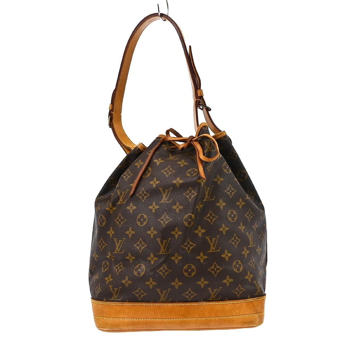 Louis Vuitton Noe Monogram Canvas Shoulder Bag M42224 SP0968: Louis Vuitton Noe Monogram Canvas Shoulder Bag M42224 SP0968 This is a vintage Louis Vuitton Noe drawstring shoulder bag crafted from monogram canvas leather. Featuring a classic brown monogram patter