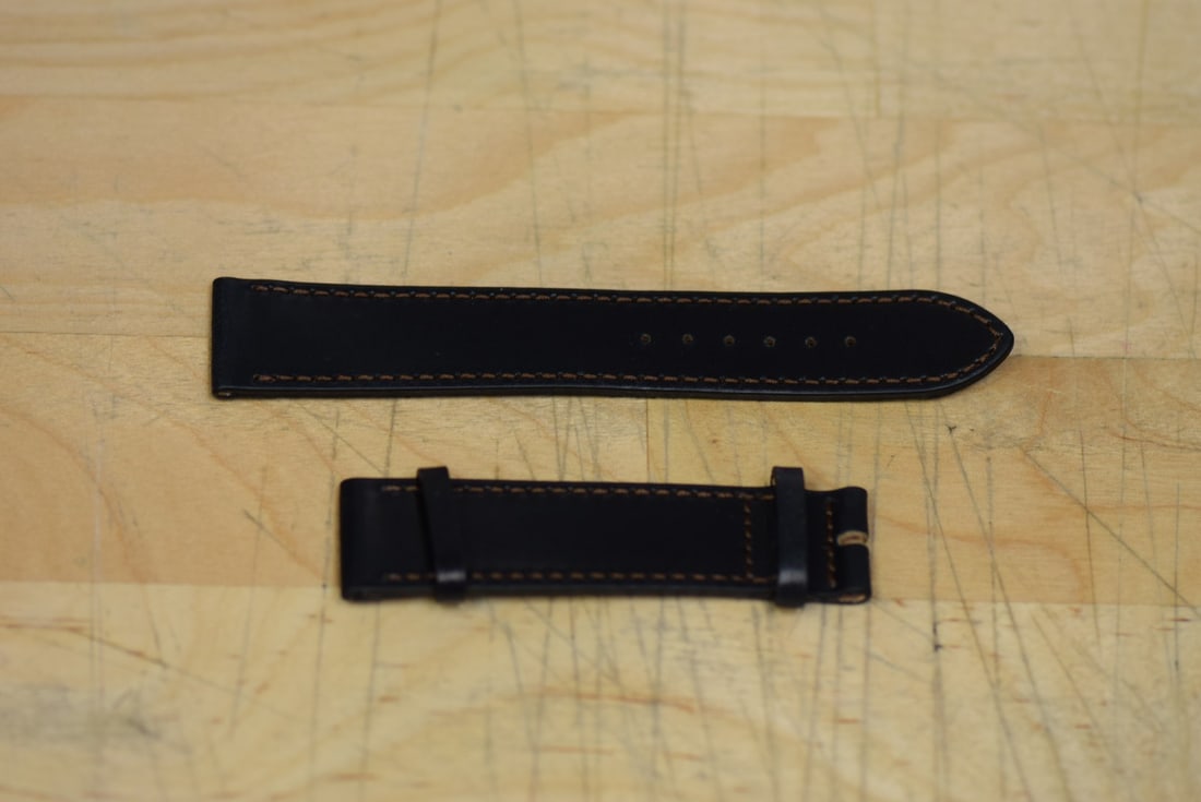 Authentic NOMOS Black Leather Wristwatch Band 20mm: Authentic NOMOS Black Leather Wristwatch Band 20mm Elevate your timepiece with this genuine black leather wristwatch band by NOMOS. Designed for style and durability, this strap features a classic bla
