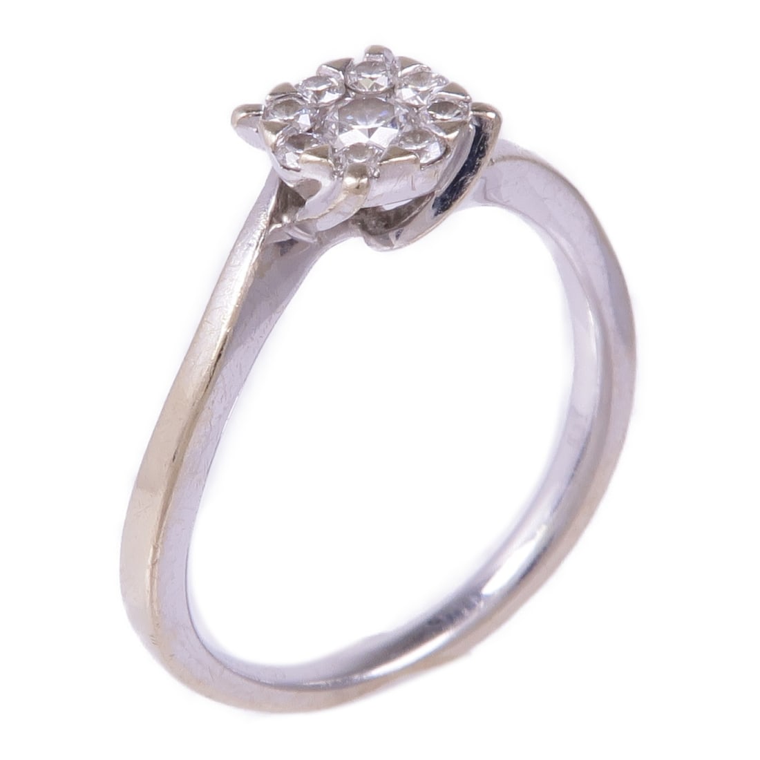 JEWELRY Diamond Ring in 18K White Gold Size 7.5: JEWELRY Diamond Ring in 18K White Gold Size 7.5 This exquisite diamond ring is crafted from 18K white gold, showcasing a stunning clear diamond as the main stone. Designed in a classic style, it offer