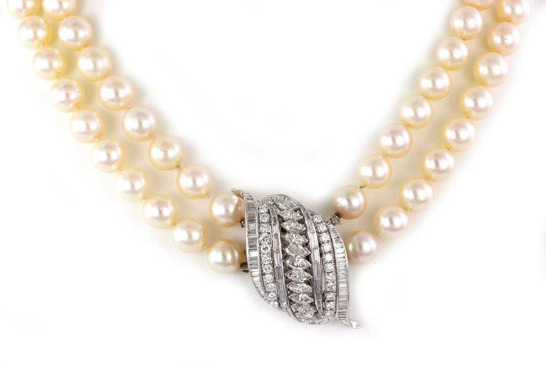 Convertible Platinum Diamond Pearl Necklace Brooch 4-5 Carats: Convertible Platinum Diamond Pearl Necklace Brooch 4-5 Carats This exquisite estate necklace features a convertible brooch designed for versatility. The clasp is made from high-quality platinum, showc