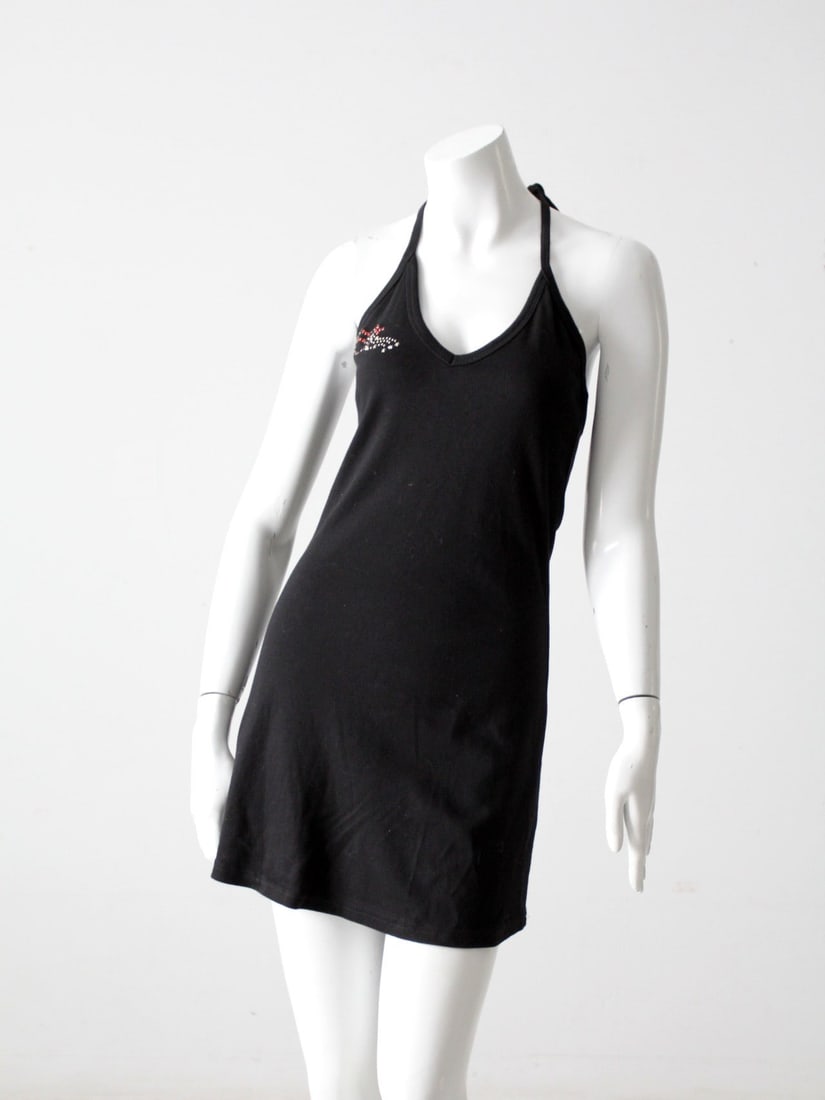 Anna Sui Black Halter Mini Dress with Rhinestone Lips and Sequin Stars XS: Anna Sui Black Halter Mini Dress with Rhinestone Lips and Sequin Stars XS This vintage Anna Sui black cotton halter dress features a playful above-the-knee silhouette. The design is accented with red 