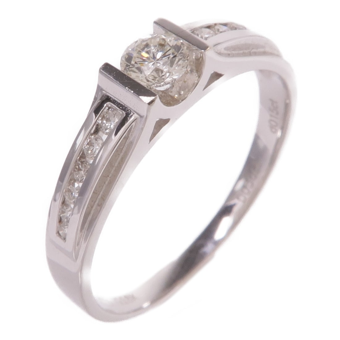 JEWELRY 18K White Gold Diamond Ring US Size 9.25: JEWELRY 18K White Gold Diamond Ring US Size 9.25 This stunning diamond ring is crafted in 18K white gold, showcasing a clear diamond that sparkles brilliantly. Designed for a comfortable fit, it is a 