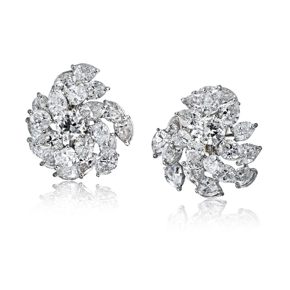 Elegant Platinum Cluster Diamond Earrings 17.65 Carats: Elegant Platinum Cluster Diamond Earrings 17.65 Carats Exquisite platinum cluster diamond earrings that combine elegance and sophistication. Featuring a stunning arrangement of mixed cut diamonds tota