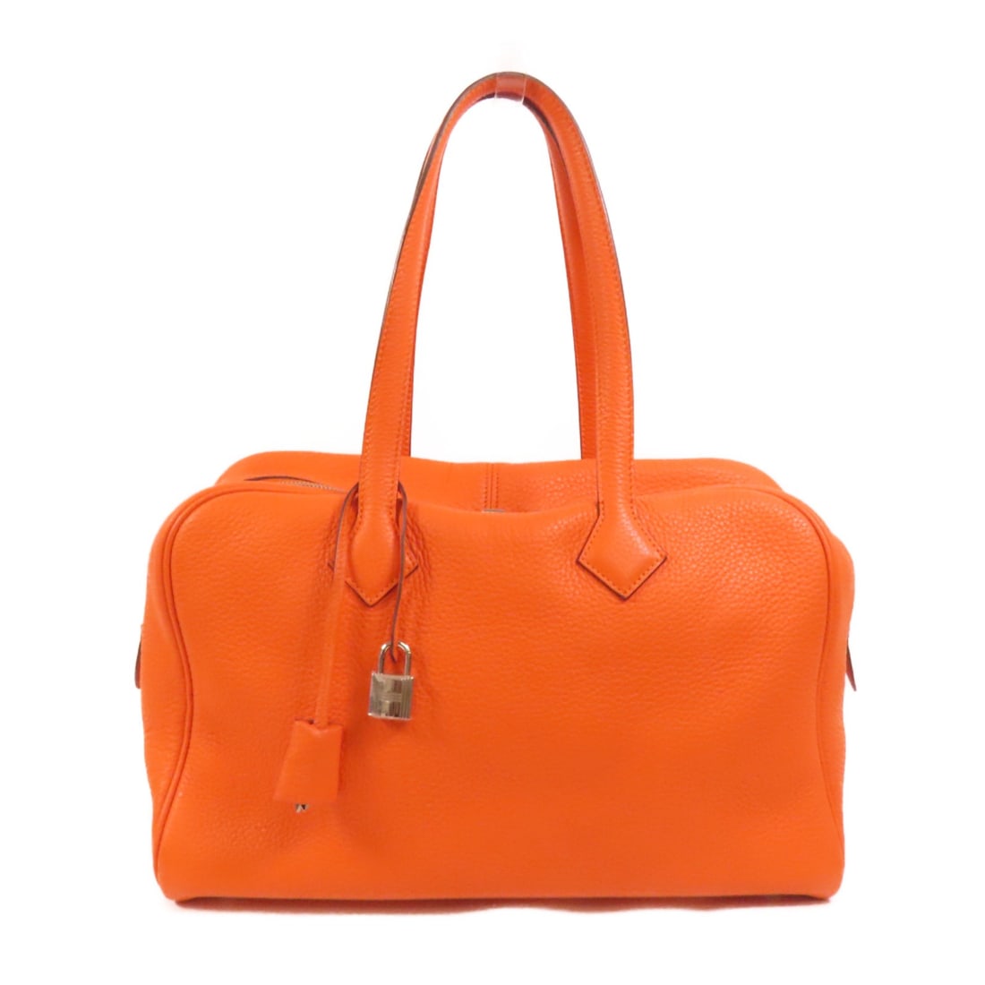 Hermes Victoria 35 Orange Evercolor Leather Handbag PHW: Hermes Victoria 35 Orange Evercolor Leather Handbag PHW This Hermes Victoria 35 handbag features Evercolor calfskin leather in a vibrant orange hue. Designed for women, it offers a spacious interior a