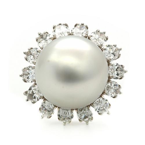 South Sea Pearl Diamond Platinum Cocktail Ring Size 4.5: South Sea Pearl Diamond Platinum Cocktail Ring Size 4.5 This elegant ring features a South Sea pearl set in platinum, accented by 14 pear-shaped diamonds totaling approximately 5.20 carats. The diamon
