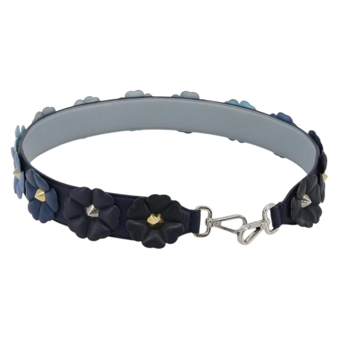 Fendi Leather Navy Shoulder Strap with Dust Bag: Fendi Leather Navy Shoulder Strap with Dust Bag This FENDI shoulder strap is crafted from high-quality navy leather, offering a stylish and versatile accessory for handbags. Designed for women, the st