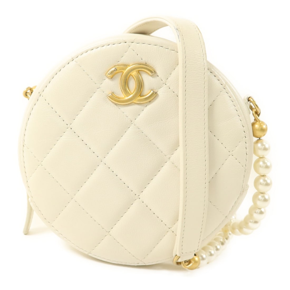 White Lambskin CHANEL CC GHW Shoulder Bag: White Lambskin CHANEL CC GHW Shoulder Bag This CHANEL shoulder bag features a classic design crafted from luxurious lambskin (sheep leather) in white. Designed for women, it offers a compact profile w