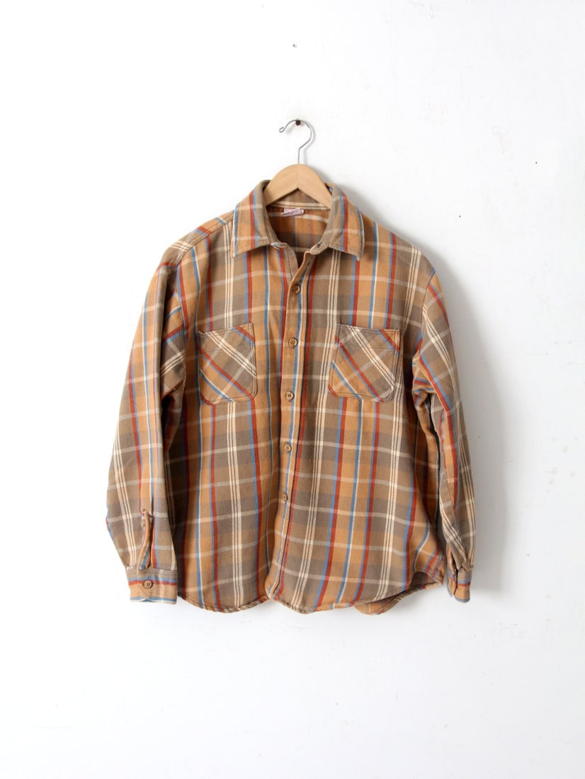Vintage 70s Big Mac Plaid Button-Down Shirt 100% Cotton: Vintage 70s Big Mac Plaid Button-Down Shirt 100% Cotton Discover a classic piece of fashion history with this Vintage 70s Big Mac Plaid Shirt. Crafted from 100% cotton, this button-down shirt features