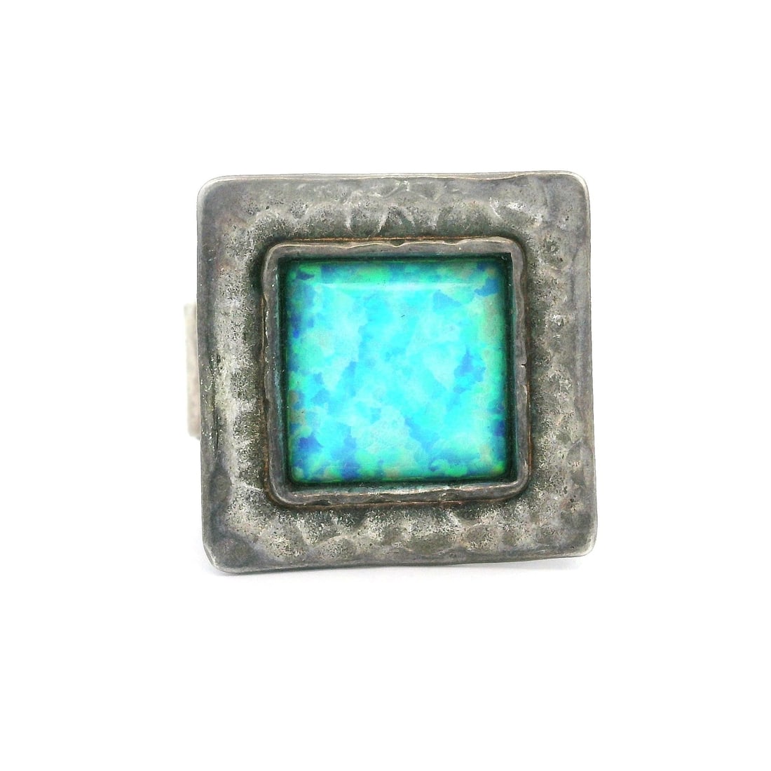 Vintage Sterling Silver Wide Band Ring with Synthetic Opal: Vintage Sterling Silver Wide Band Ring with Synthetic Opal This vintage wide band ring features a stunning synthetic opal, showcasing a captivating blue base with vibrant green and orange color play. 