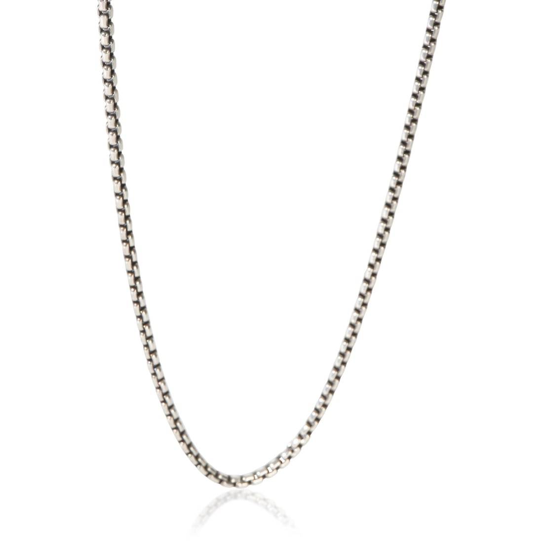 David Yurman 36 in Sterling Silver Slider Box Chain Necklace: David Yurman 36 in Sterling Silver Slider Box Chain Necklace This David Yurman Slider Box Chain Necklace is crafted from 925 sterling silver and features a sleek, minimalist design without any stones.