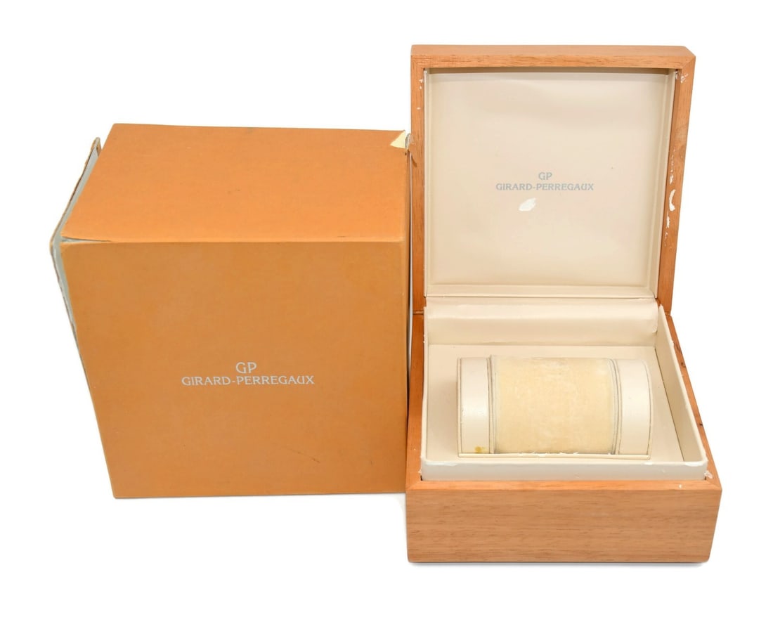 Girard-Perregaux single presentation box 6x6x6 inches: Girard-Perregaux single presentation box 6x6x6 inches This is a pre-owned Girard-Perregaux presentation box designed to hold a single watch. Made in Switzerland, the box measures 6 x 6 x 6 inches. Ple