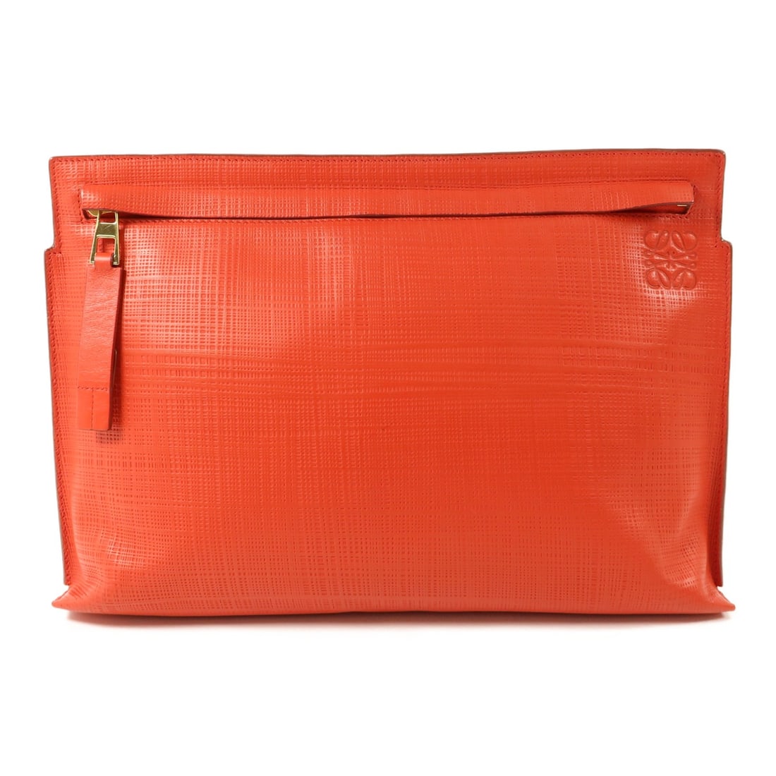 LOEWE T Pouch Red Calfskin Leather GHW: LOEWE T Pouch Red Calfskin Leather GHW This LOEWE T Pouch is crafted from red calfskin leather and features a sleek, minimalist design. The pouch is sized for everyday essentials and showcases the bra