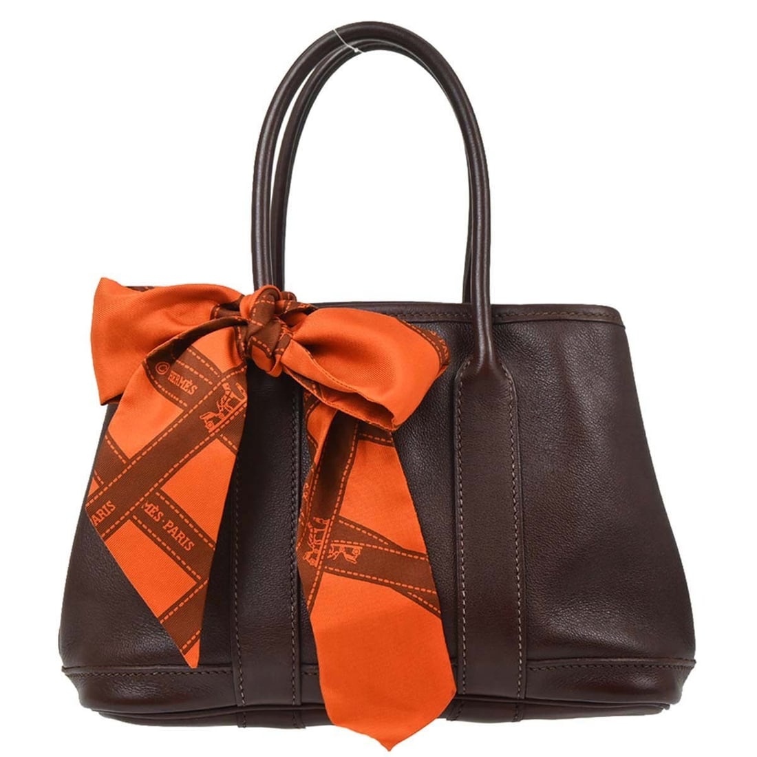Hermes Garden Tote in Havane Swift Leather Brown Handles: Hermes Garden Tote in Havane Swift Leather Brown Handles This Hermes Havane Swift Garden Twilly TTPM tote handbag features a medium-sized silhouette crafted from high-quality leather in a rich Havane 