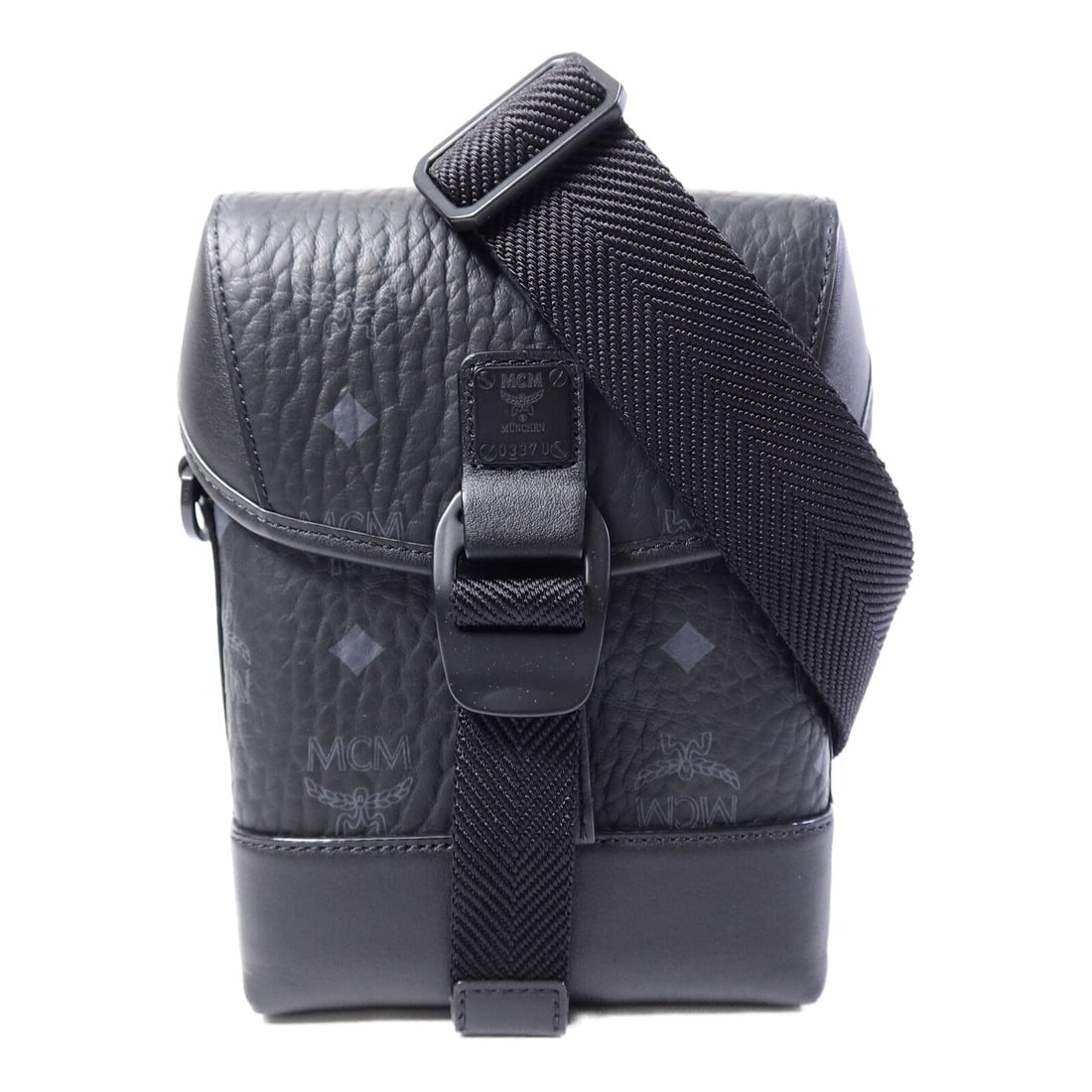 MCM Aren Black Calfskin Crossbody Shoulder Bag MMRCATA01: MCM Aren Black Calfskin Crossbody Shoulder Bag MMRCATA01 This MCM Aren N/S crossbody shoulder bag is crafted from black calfskin and coated canvas, offering a blend of durability and style. Designed f