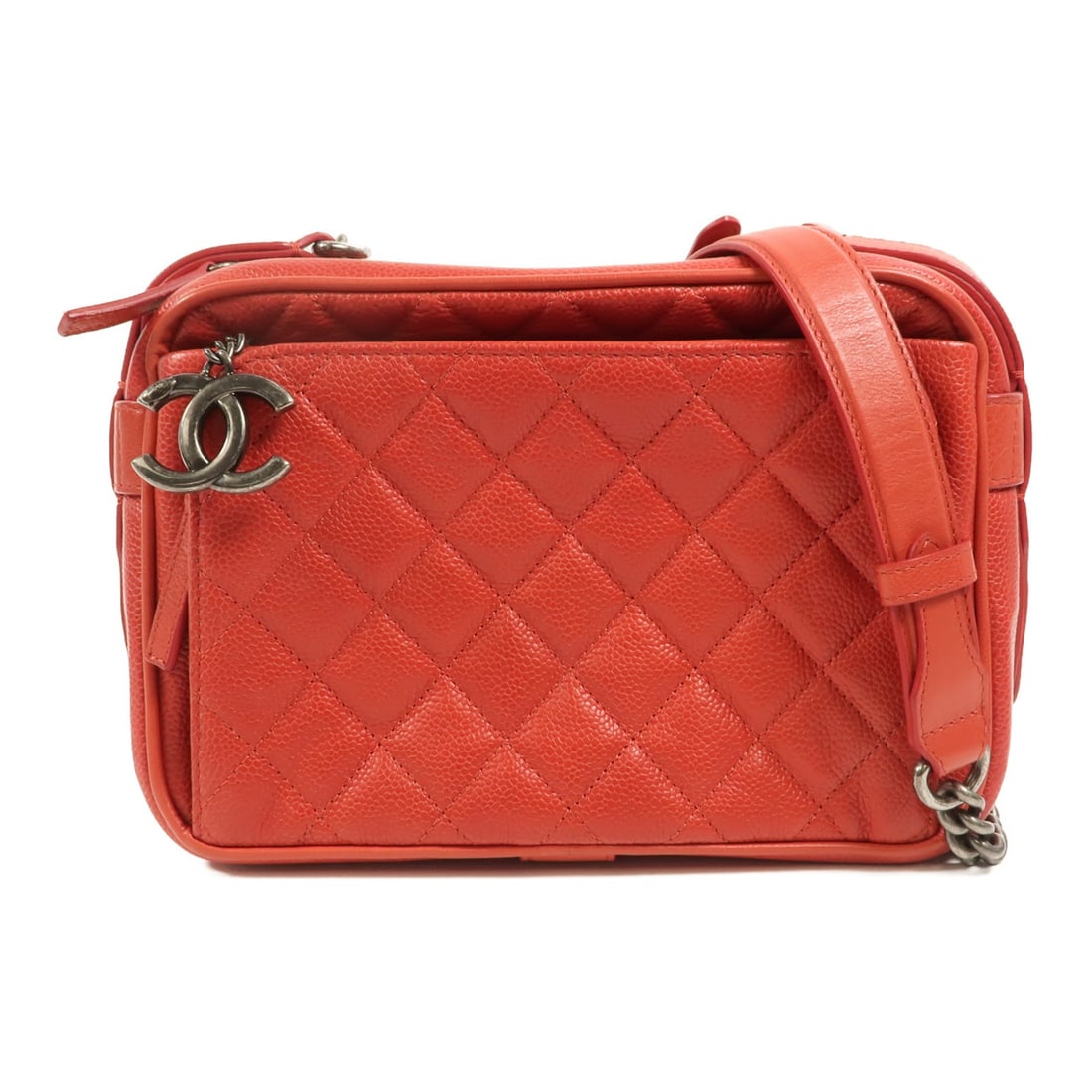 CHANEL Red Calfskin CC Chain Shoulder Bag: CHANEL Red Calfskin CC Chain Shoulder Bag This CHANEL shoulder bag is crafted from red calfskin leather and features the signature CC logo with silver hardware. Designed for women, it offers a compact