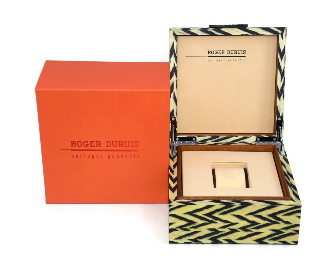 Authentic Roger Dubuis Presentation Box for Single Watch 7x7x4: Authentic Roger Dubuis Presentation Box for Single Watch 7x7x4 This Roger Dubuis presentation box is designed specifically for storing a single watch, showcasing the brand's commitment to luxury and q