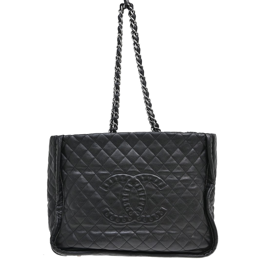 Chanel Istanbul quilted leather tote bag: Chanel Istanbul quilted leather tote bag This Chanel Istanbul Tote is crafted from quilted black leather and features a spacious design ideal for everyday use. The bag shows visible wear, with scratch