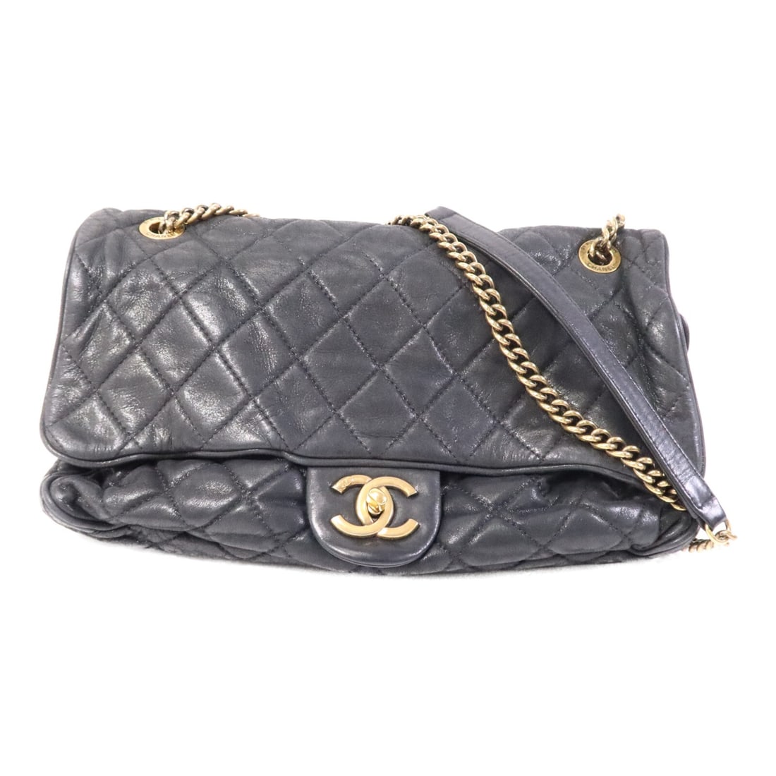 Black Calfskin Chanel A67374 CC Chain Shoulder Bag with Gold Hardware: Black Calfskin Chanel A67374 CC Chain Shoulder Bag with Gold Hardware This CHANEL CC chain shoulder bag features a black calfskin leather exterior and gold-tone chain detailing. Designed for women, th