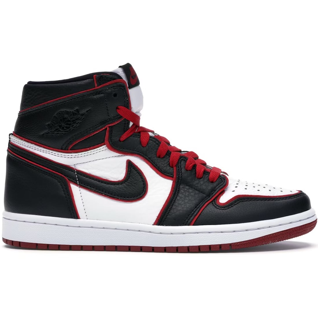 Nike Jordan 1 Bloodline high-top sneakers size 12 M 13.5 W: Nike Jordan 1 Bloodline high-top sneakers size 12 M 13.5 W The Nike Jordan 1 Retro High Bloodline is an authentic pair of sneakers presented in un-used and unworn condition. This model features the cl