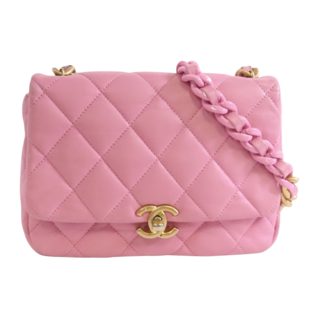CHANEL AS3206 Pink Lambskin Shoulder Bag GHW Chain: CHANEL AS3206 Pink Lambskin Shoulder Bag GHW Chain This CHANEL shoulder bag features a classic CC design with a gold-tone chain, crafted from luxurious pink lambskin leather. Designed for women, the b