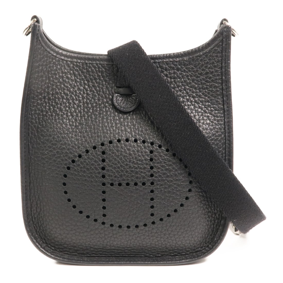 Hermes Evelyne TPM Black Taurillon Clemence Shoulder Bag PHW: Hermes Evelyne TPM Black Taurillon Clemence Shoulder Bag PHW This Hermes Evelyne TPM shoulder bag is crafted from Taurillon Clemence leather in black, featuring palladium hardware. The bag is designed