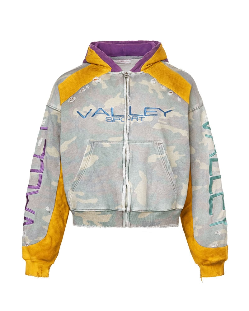 Vale Camo Full Zip Hoodie Medium: Vale Camo Full Zip Hoodie Medium This is a Vale Boiler Room camo zip-up hoodie crafted from premium heavyweight material. It features a camouflage pattern and a full front zipper, offering both style 