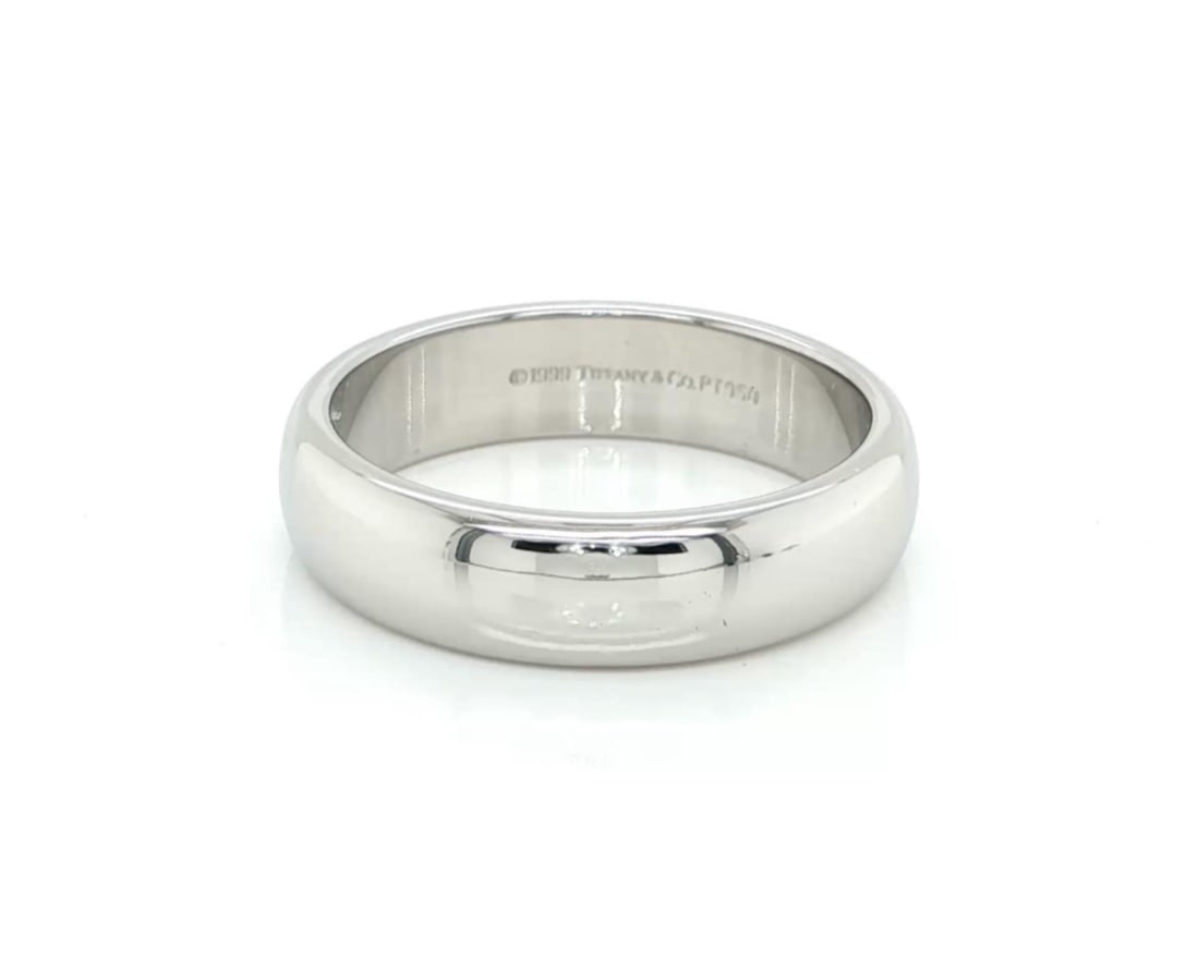 Tiffany Co Pt950 Platinum Band Ring Comfort Fit Size 11: Tiffany Co Pt950 Platinum Band Ring Comfort Fit Size 11 This Tiffany & Co. Platinum Comfort Fit wedding band ring is crafted from solid platinum (Pt950) and features a classic half-round profile with 