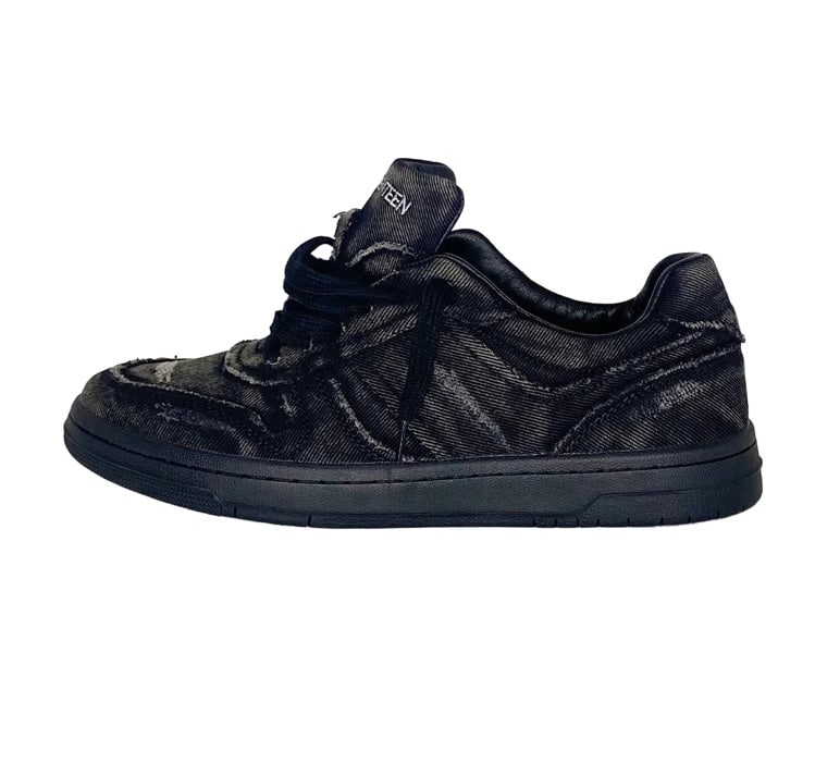 7Seventeen Stride I Black Size 7: 7Seventeen Stride I Black Size 7 The 7Seventeen Stride I in Black is a stylish footwear option designed for a sleek, modern look. This item is available in size 7 and features a classic black color, m