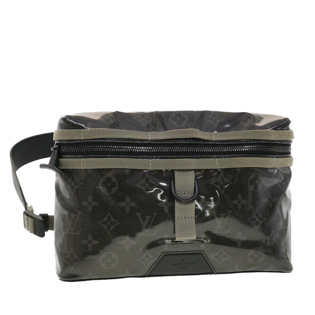 Louis Vuitton Monogram Eclipse Glaze Canvas Messenger Bag: Louis Vuitton Monogram Eclipse Glaze Canvas Messenger Bag This Louis Vuitton Messenger Bag is a limited edition piece crafted from Monogram Eclipse Glaze canvas in black. Designed for unisex use, it f