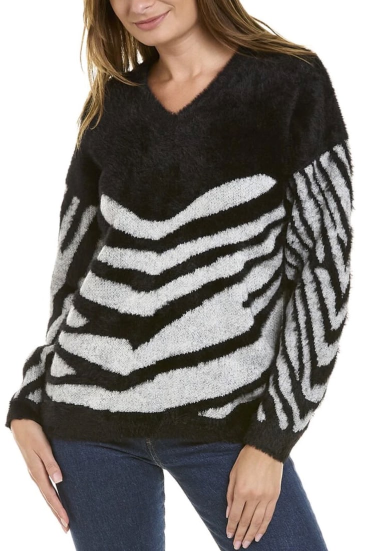 Vince Camuto Zebra Eyelash Pullover Sweater Antique White Women's XS: Vince Camuto Zebra Eyelash Pullover Sweater Antique White Women's XS Embrace a bold and contemporary look with the Vince Camuto Zebra-Print Eyelash Sweater. This pullover sweater features a striking z