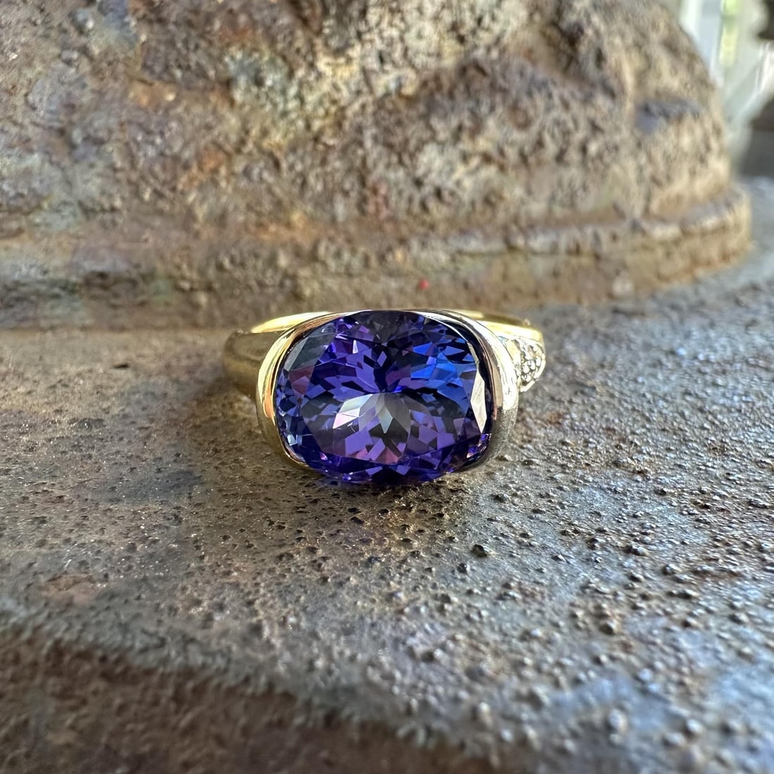 Oval Tanzanite Diamond Channel Ring 18k Yellow Gold Platinum Size 6.5: Oval Tanzanite Diamond Channel Ring 18k Yellow Gold Platinum Size 6.5 This elegant cocktail ring features a natural, oval brilliant-cut tanzanite of vibrant violetish-blue color, channel set at the ce