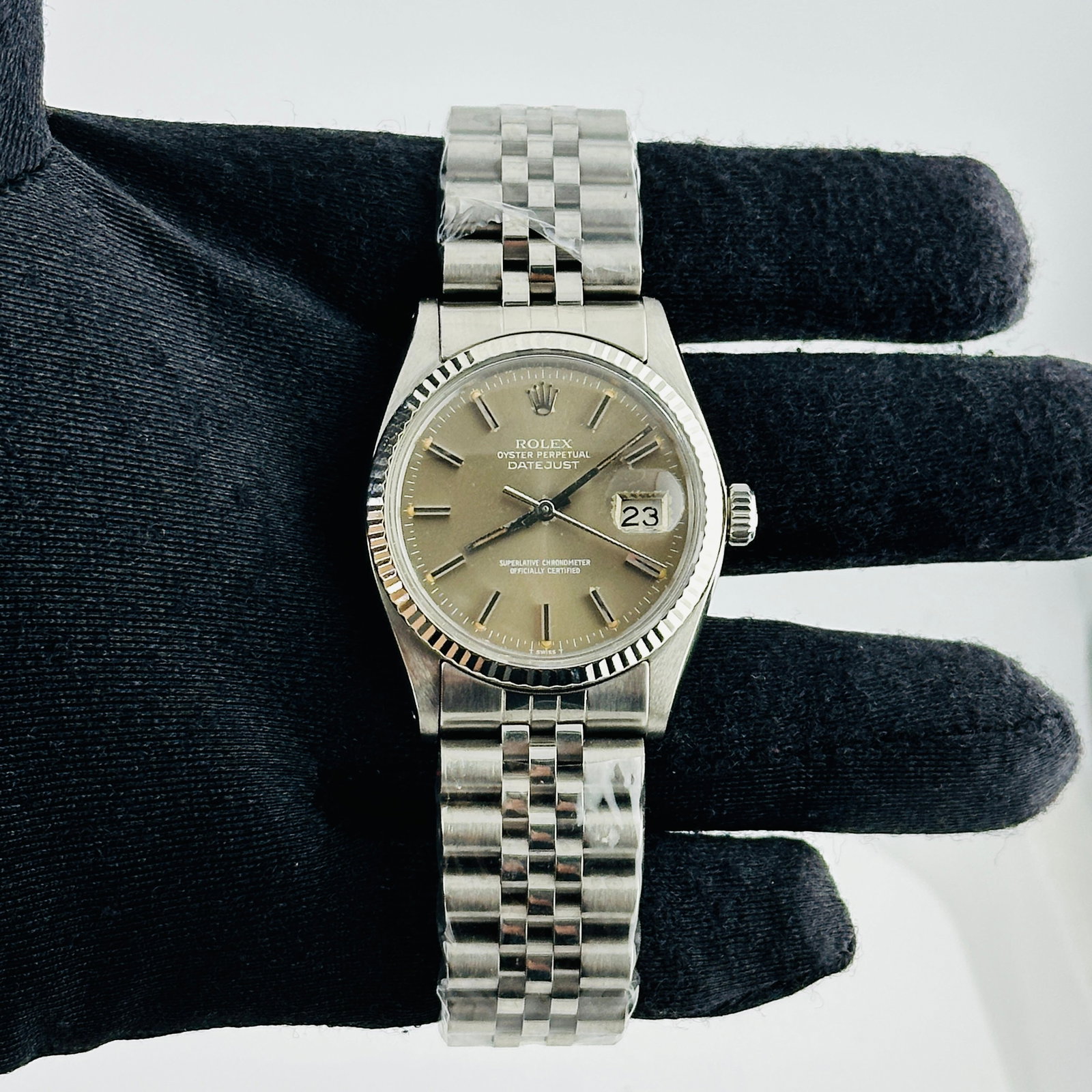 Rolex Datejust 16014 Grey Stick Dial Aftermarket Jubilee Bracelet: Rolex Datejust 16014 Grey Stick Dial Aftermarket Jubilee Bracelet This Rolex Datejust features a grey stick dial, fluted bezel, and is presented on an aftermarket Jubilee bracelet. The watch is identi