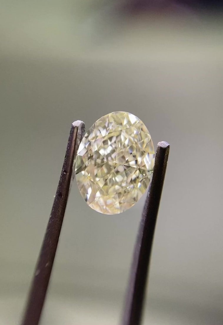 Loose Diamond - OVAL 1.01ct U-V SI1: Loose Diamond - OVAL 1.01ct U-V SI1 Source: Natural Shape: OVAL Carats: 1.01 Color: U-V Certification: GIA Video: