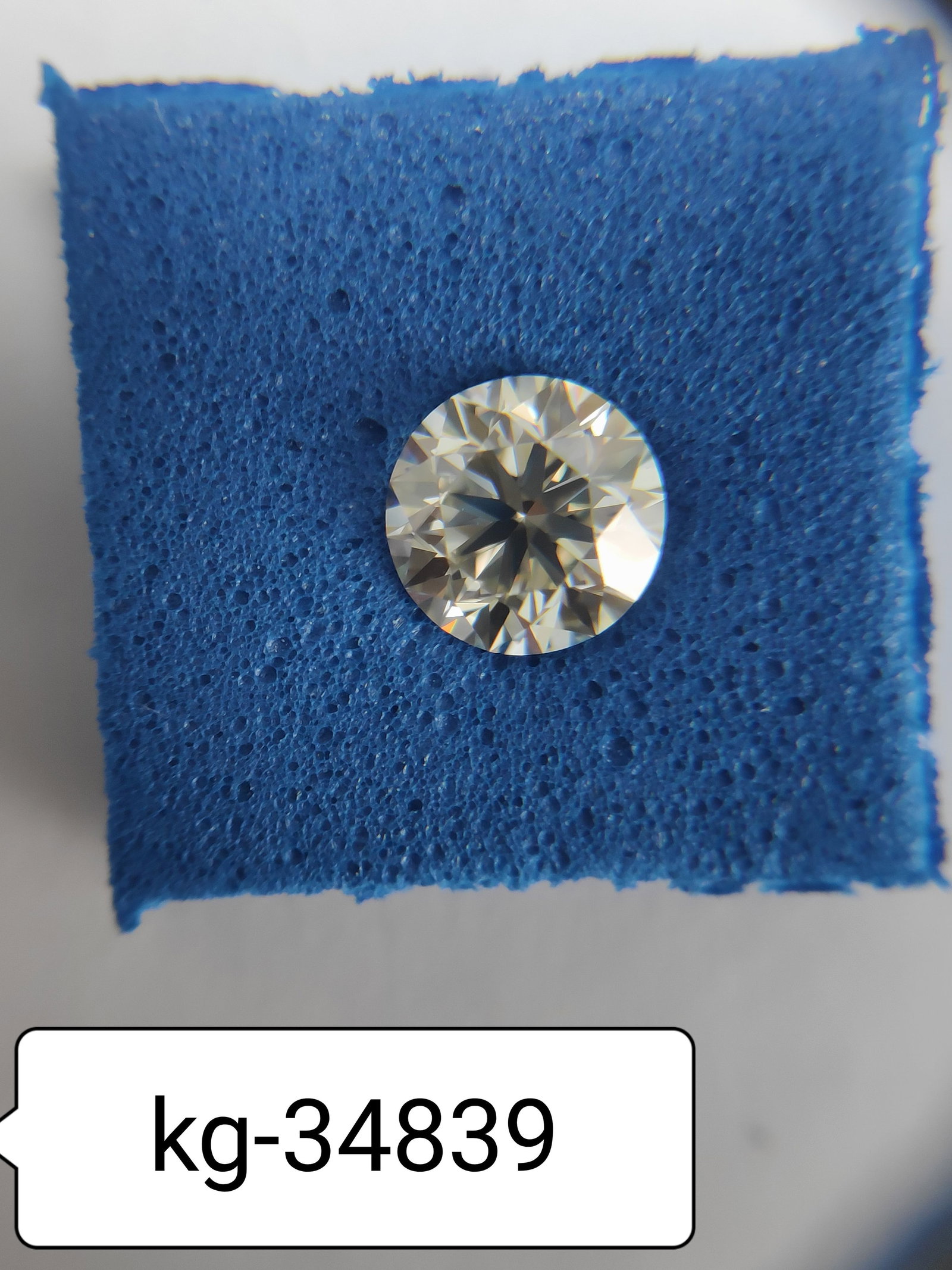 Loose Diamond - ROUND 0.83ct M VVS2: Loose Diamond - ROUND 0.83ct M VVS2 Source: Natural Shape: ROUND Carats: 0.83 Color: M Clarity: VVS2 Certification: GIA PLEASE NOTE: Framed, Large, or heavy items do not have shipping costs included. 