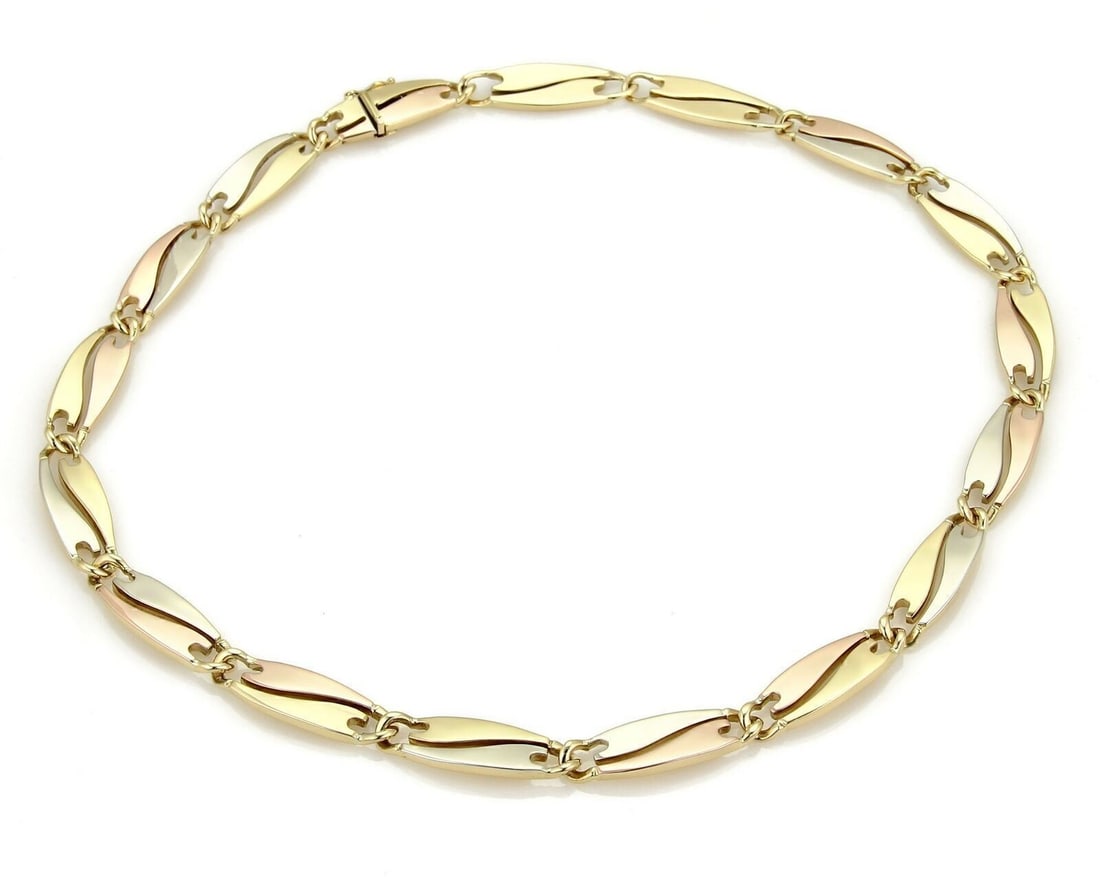 Quadri Gioielli Tri Gold Collar Necklace 18k Curved Links: Quadri Gioielli Tri Gold Collar Necklace 18k Curved Links This vintage Quadri Gioielli collar necklace is expertly crafted in Italy from 18k yellow, rose, and white gold. Featuring long, curved links,