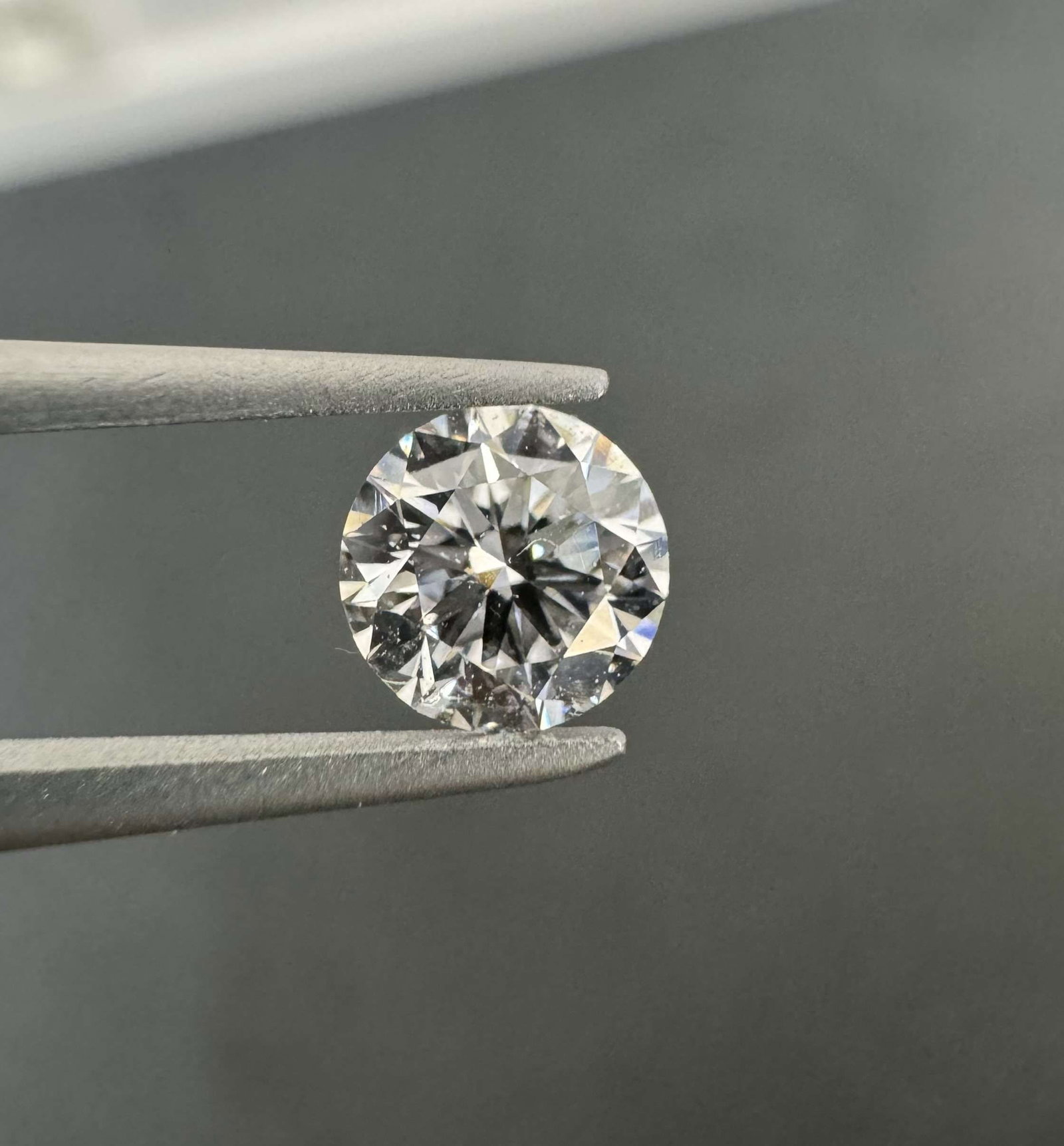 Loose Diamond - ROUND 0.55ct Faint Pink VS2: Loose Diamond - ROUND 0.55ct Faint Pink VS2 Source: Natural Shape: ROUND Carats: 0.55 Color: Faint Pink Certification: GIA Video: