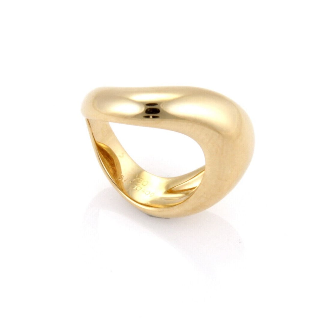Fred of Paris 18k Yellow Gold Wave Ring Size 4.5: Fred of Paris 18k Yellow Gold Wave Ring Size 4.5 This authentic Fred of Paris wave band ring is crafted from 18k yellow gold and showcases a graceful sculpted wave design with a smooth, high-polished 