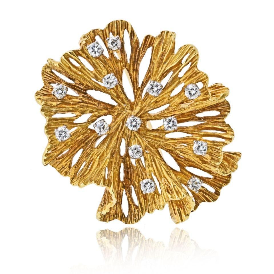 18K Yellow Gold Diamond Flower Pin Brooch: 18K Yellow Gold Diamond Flower Pin Brooch This elegant estate brooch is crafted from 18K yellow gold and designed in a charming flower motif. It features 14 round brilliant cut diamonds with a total a
