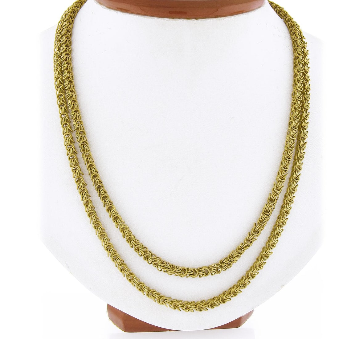 41 Inch Italian 18K Yellow Gold Textured Cable Chain Necklace: 41 Inch Italian 18K Yellow Gold Textured Cable Chain Necklace This Italian 18K yellow gold necklace features a long 41-inch textured fancy cable link chain, crafted from solid 18K gold with a substant