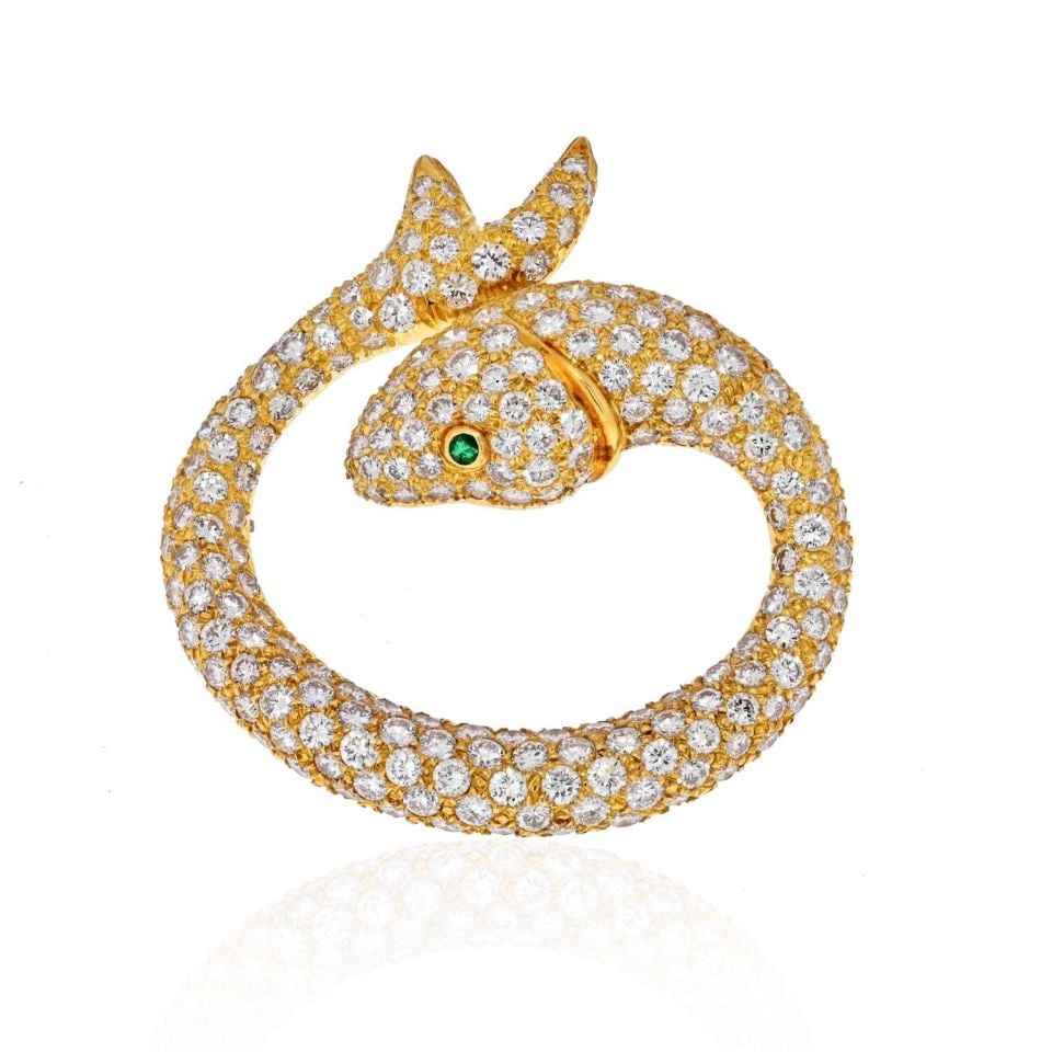 Estate 18K Yellow Gold Koi Fish Brooch with 8 Carat Diamonds: Estate 18K Yellow Gold Koi Fish Brooch with 8 Carat Diamonds This exquisite brooch is crafted from 18K yellow gold and designed in the form of a Koi fish, adorned with approximately 8 carats of round 